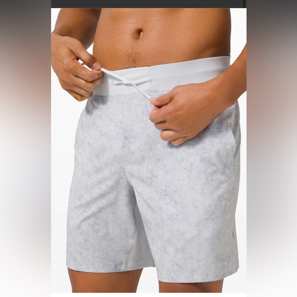 Lululemon T.H.E. Short Mens Small 7" inseam Linerless Gravel Dust Alpine - Picture 2 of 9